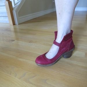 El Naturalista Women's N767 Ankle-Strap Pump